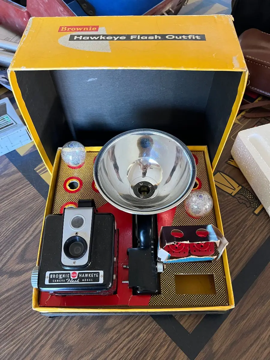 Vintage Kodak Brownie Hawkeye Flash Outfit