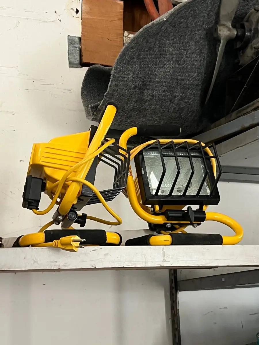 Set of two portable halogen work lights