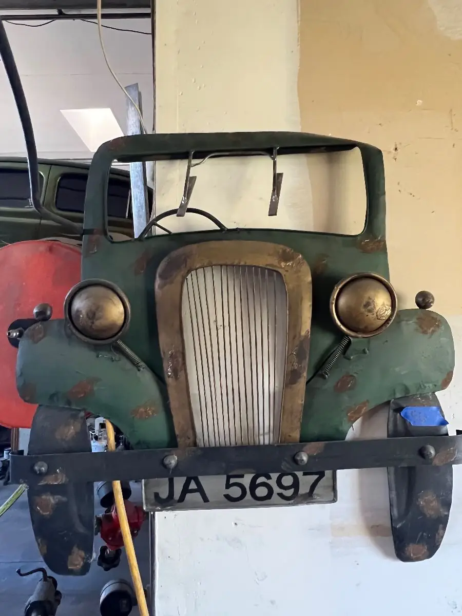 Vintage Style Metal Car Front Wall Decor